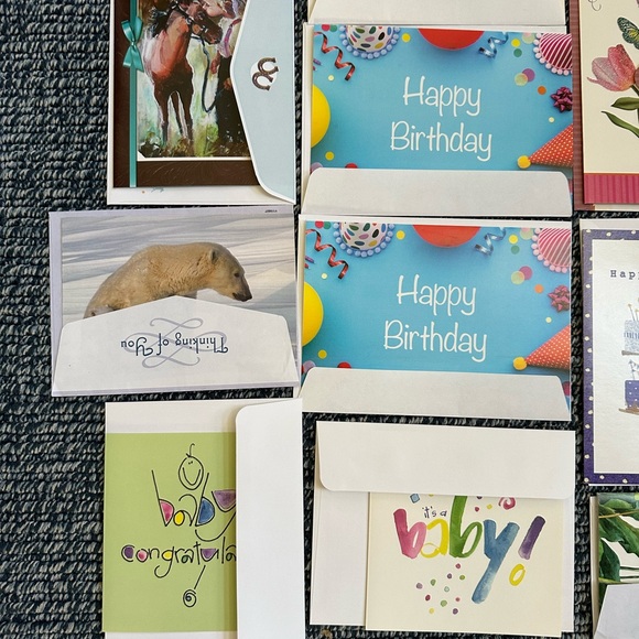 New 23 of different brand of cards with envelopes. - Picture 8 of 9